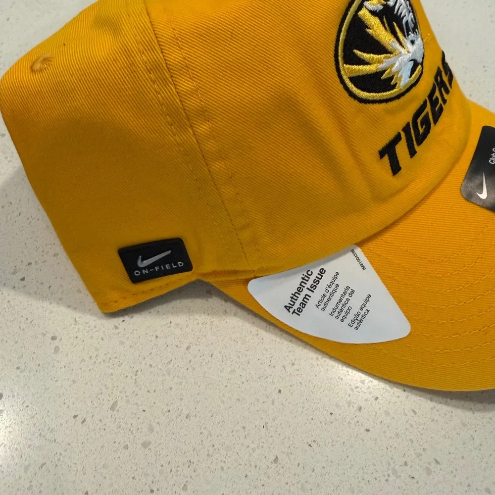 Nike Missouri‎ Tigers Club Cap Authentic Team Issue Adjustable Hat Gold C13499